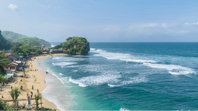 Menyelami Keindahan Alam di Pantai Pulang Syawal