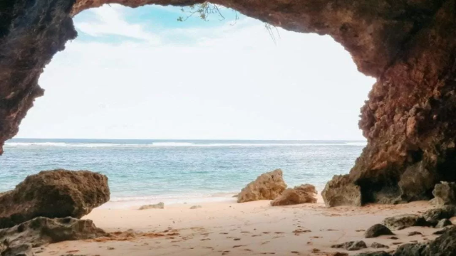 Menyelami Pesona Pantai Gunung Payung Bali